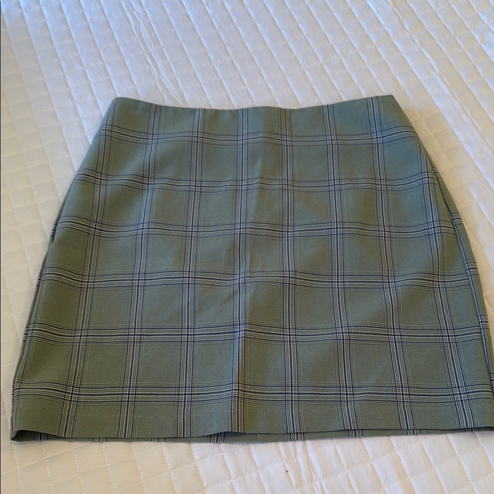 Chic Plaid Mini Skirt in Green